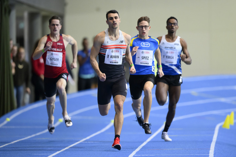 Nathan Gyger, à gauche, a terminé 3e sur 400m à Macolin. (Photo : KEYSTONE / Anthony Anex).