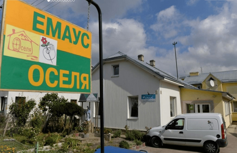 Emmaüs Jura veut aider les autres groupes d’Emmaüs présents en zone de guerre, comme ici celui d’Emmaüs-Oselya à Lviv, petite ville de l'ouest de l'Ukraine. Photo : Emmaüs-Oselya