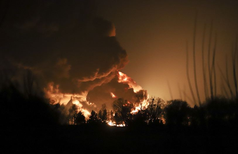 Les combats se sont intensifiés ces dernières heures en Ukraine, comme ici près de Kiev. (Photo : EPA/ALISA YAKUBOVYCH). 