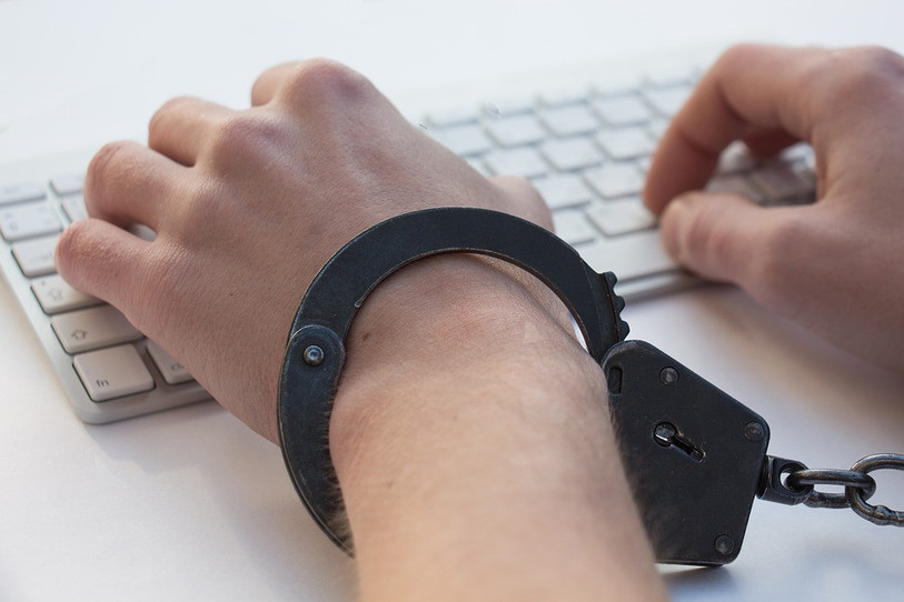 Le prévenu s'est fait arrêter après des contacts répétés en ligne (photo d'illustration)