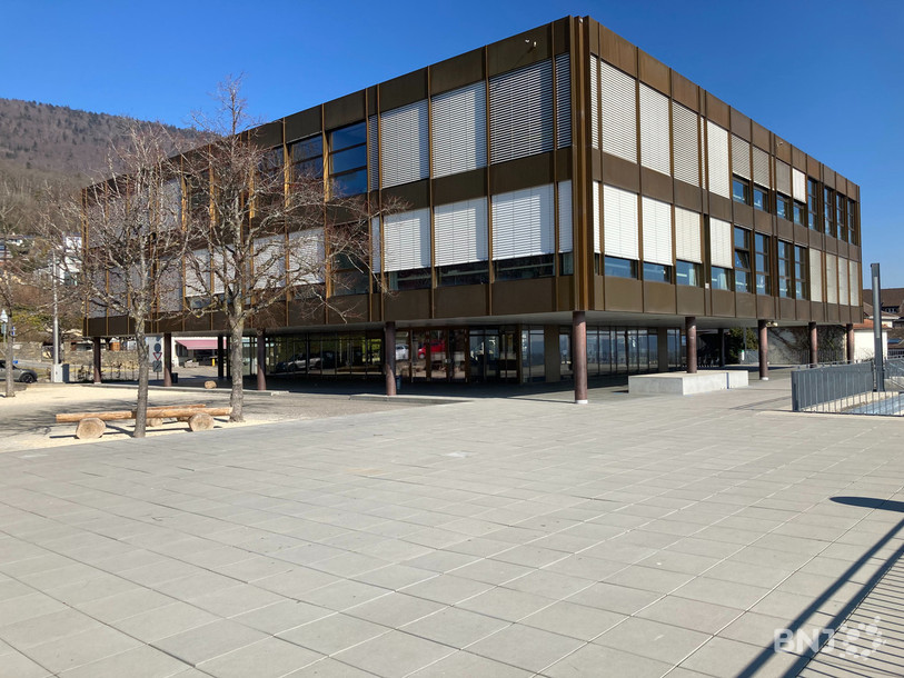 Le collège du Crêt-du-Chêne sert de site pilote pour le projet d'école à journée continue MAE en Ville de Neuchâtel. (Photo d'archives)