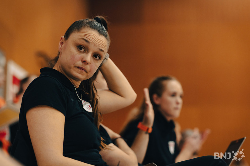 L'entraîneure du NUC, Lauren Bertolacci, a encore du pain sur la planche. (Photo: Albin Tissier). 