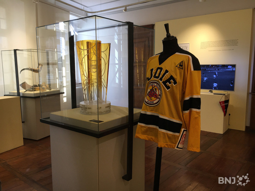 Le Musée de l'Hôtel-Dieu de Porrentruy met en scène des objets symboliques des clubs de sport de la région.