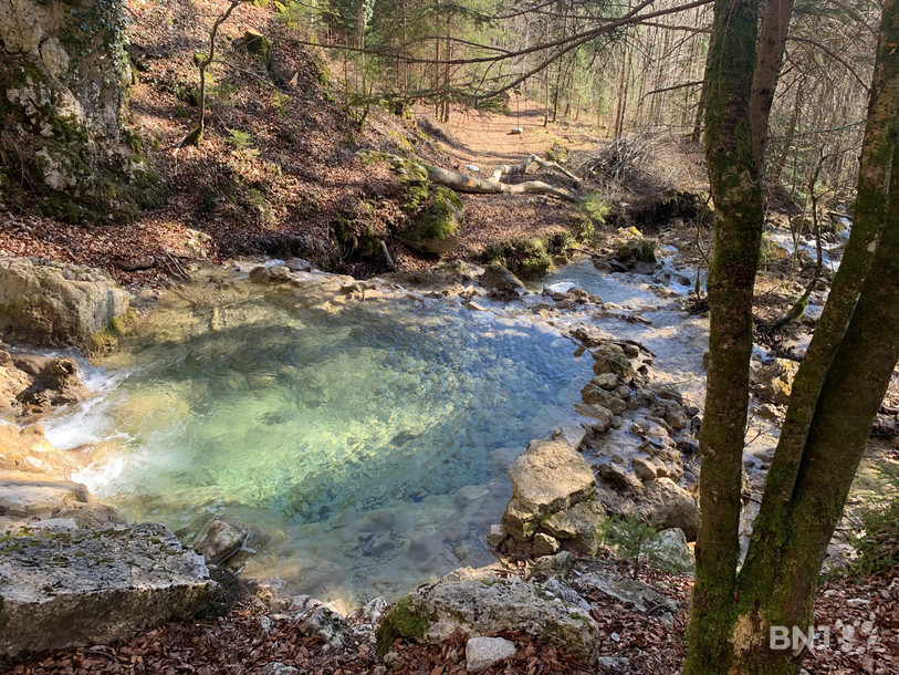 Une gouille et de l'eau cristaline le long du Gore Virat.