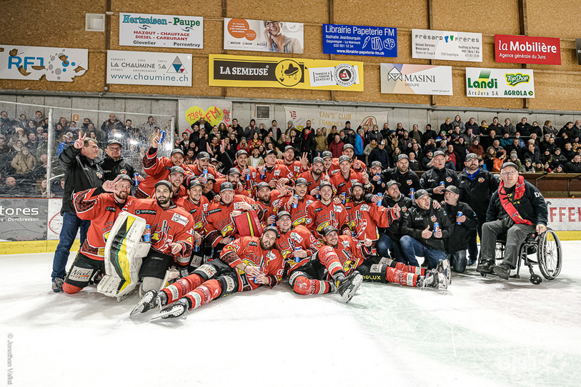Le HCFM peut célébrer... il jouera un cran plus haut l'hiver prochain. (Photo : Jonathan Vallat).