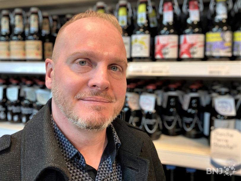 Le réalisateur jurassien Michael Beuchat présente un nouveau film qui retrace l’histoire de la bière en Suisse.