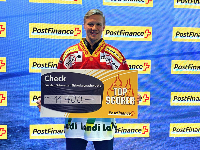 Toni Rajala a fini la saison régulière avec le casque jaune de Top Scorer du HC Bienne. (Photo: PostFinance)