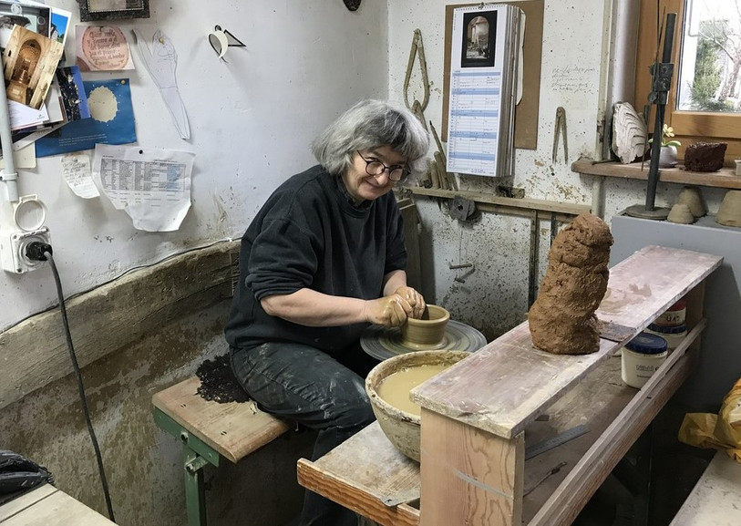 La maître-céramiste Felicitas Holzgang transmettra sa passion les 23 et 24 mars à son atelier. (Photo: RCJU)