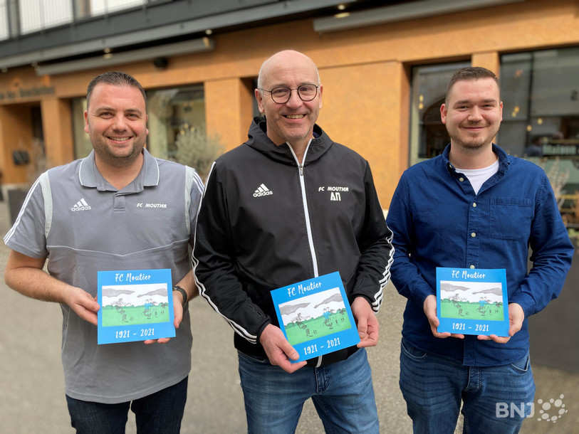Le président du FC Moutier André Nyffeler (au centre) a présenté le programme des festivités en compagnie du rédacteur de la plaquette du 100e Raphaël Chalverat (à gauche) et du responsable des manifestations du club Antony Pelletier.