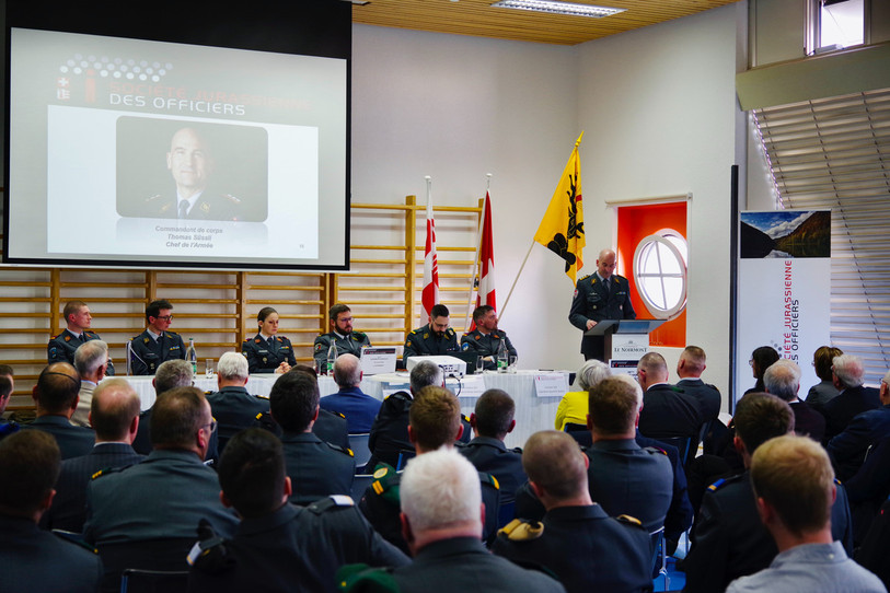 Le chef de l'armée suisse, le commandant de corps Thomas Süssli, a rappelé les missions de l'armée suisse en ces temps de crise (photo : Société jurassienne des officiers).