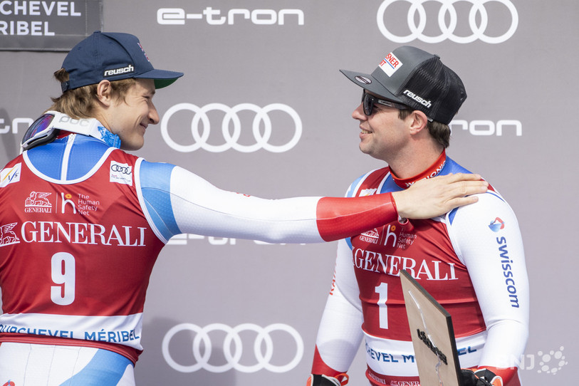Marco Odermatt (à gauche) et Beat Feuz sont certes concurrents sur la piste, mais sont amis et se soutiennent l’un l’autre. (photo : KEYSTONE/Urs Flueeler)