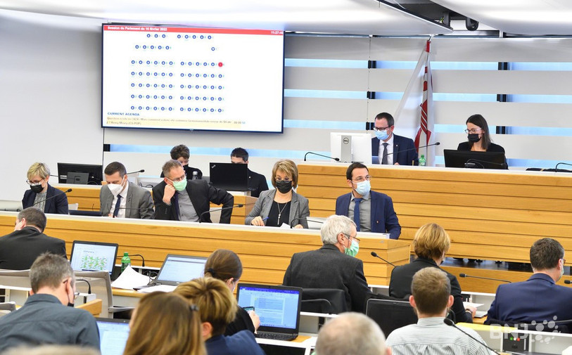 Le Gouvernement jurassien campe sur ses positions au sujet du retrait de l'article 138 de la Constitution cantonale. Reste à voir ce que décidera le Parlement mercredi prochain (archive: Georges Henz).