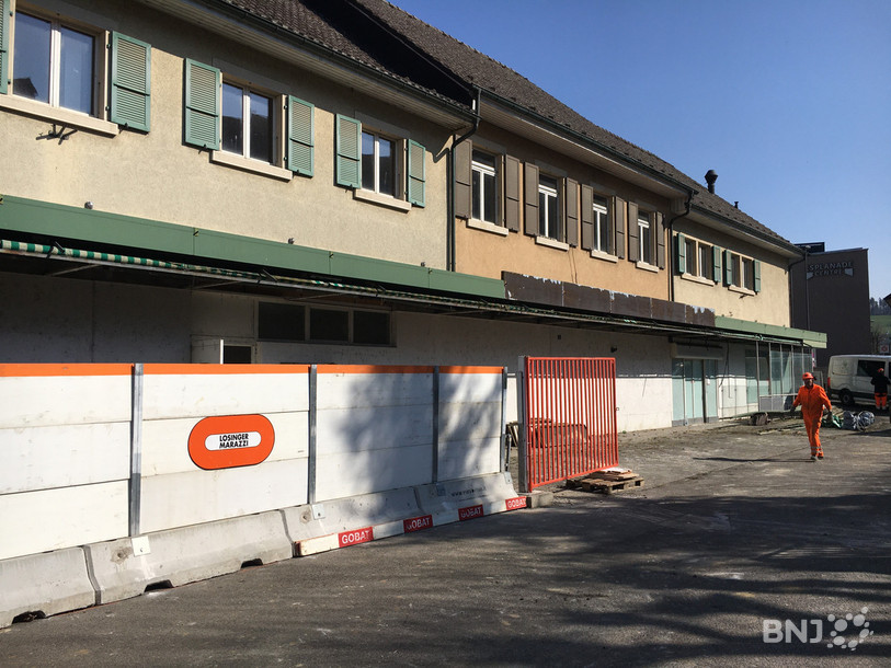 La démolition a débuté pour l'ancienne Migros.