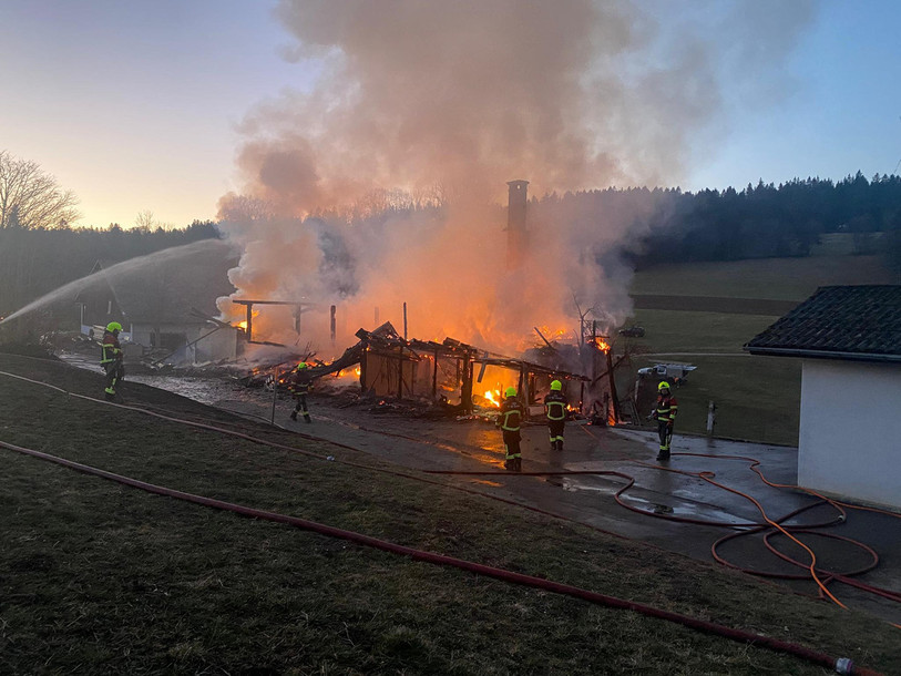 Le bâtiment a été totalement détruit par l'incendie. (Photo : Police cantonale jurassienne). 