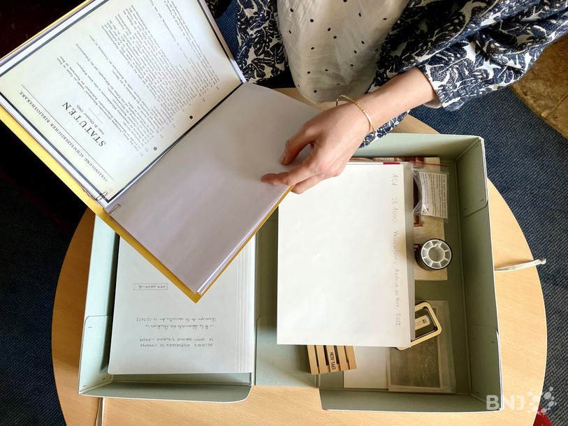 Les statuts de l'Association des archivistes suisses ont été déposés dans la boîte d'archive.