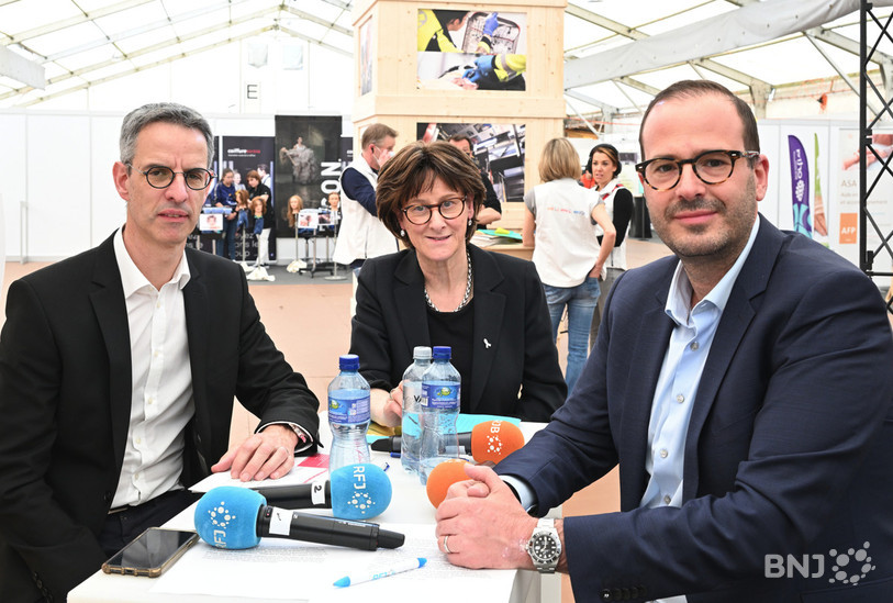 La troisième et dernière table ronde du Salon interjurassien de la formation s'est déroulée ce vendredi avec Claude Maître (à gauche), Angela Fleury et Patrick Linder (photo : Georges Henz).