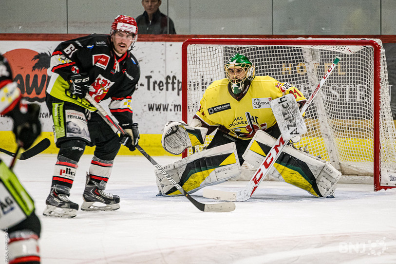 Le gardien du HC Franches-Montagnes Thomas Hentzi a été trompé à deux reprises en infériorité numérique (photo : Jonathan Vallat).