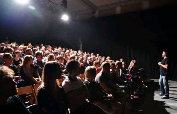 Le Carrefour des Théâtres est de retour, mais cette fois au Théâtre du Jura. (Photo : Carrefour des Théâtres)