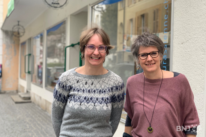 Noémie Maibach, cheffe de projet pour l’Association des universités populaires suisse (à gauche), et Valérie Parrat, secrétaire générale de l’Université populaire jurassienne.