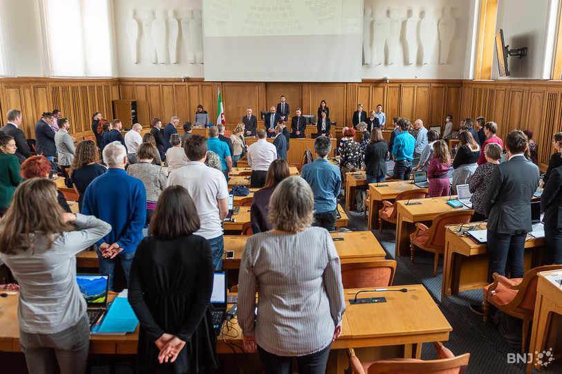 Le Grand conseil neuchâtelois a parfois l'impression de devoir trop ouvrir les caisses cantonales pour couvrir des déficits ou financer des crédits additionnels. (Photo : Archives)