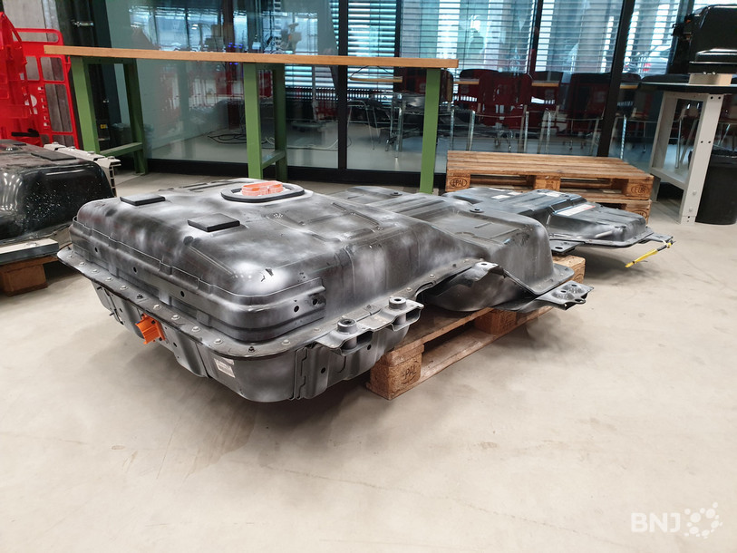 Une batterie de voiture électrique peut peser jusqu’à 500 kilos.