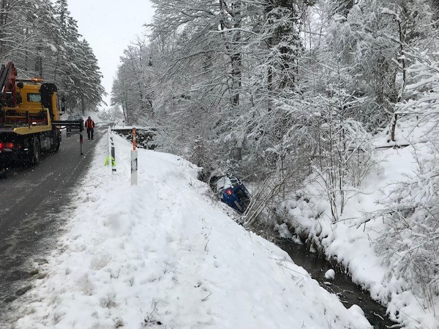 Pas de blessé é déplorer dans l'accident qui a eu lieu ce samedi entre Courrendlin et Rebeuvelier (photo: police cantonale jurassienne).