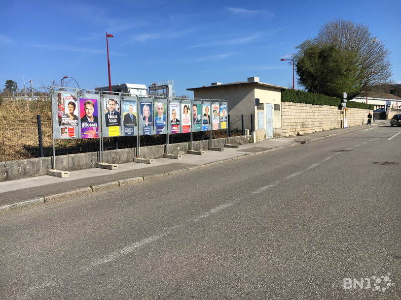 Les programmes des douze candidats ne suscitent pas beaucoup d'intérêt.