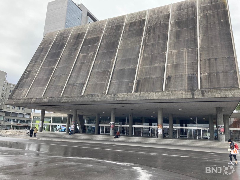 Sans intervention, tout le Palais des Congrès pourrait être concerné par cette situation à l'avenir. (Photo : archives)