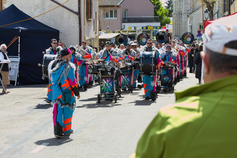 Les Guggenmusik égayeront les rues de Cressier du 29 avril au 1er mai (photo : http://www.feteduvin.ch).
