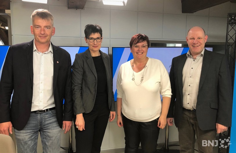 Stéphane Babey (maire d'Alle), Murel Christe Marchand (cheffe du Service de l'action sociale), Laurence Juillerat (directrice de la Croix-Rouge Jura) et Gilles Froidevaux (directeur adjoint de l'AJAM, de gauche à droite) ont fait le point sur l'accueil des réfugiés d'Ukraine dans Pure Politique.