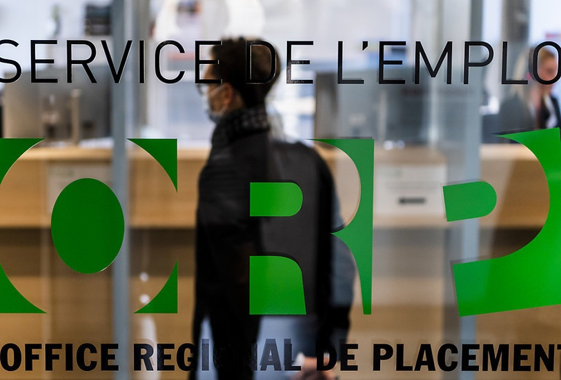 Le taux de chômage affiche un nouveau recul en septembre. (Photo : KEYSTONE / Jean-Christophe Bott).