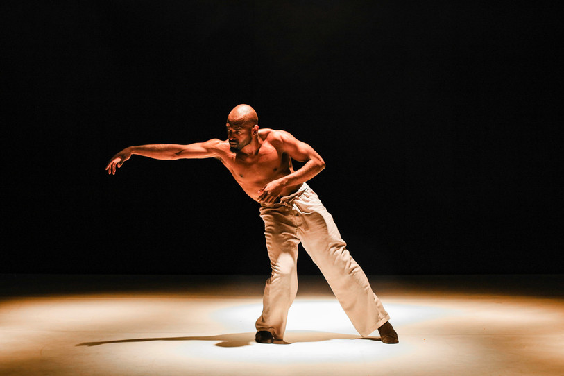 Dickson Mbi sera l'un des danseurs professionnels à se produire sur scène à Moutier. (Photo : Julien Martinez Leclerc).