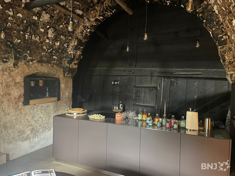 La cuisine de la maison Heidi avec sa très belle voûte noircie où l'on fumait la viande à l'époque.