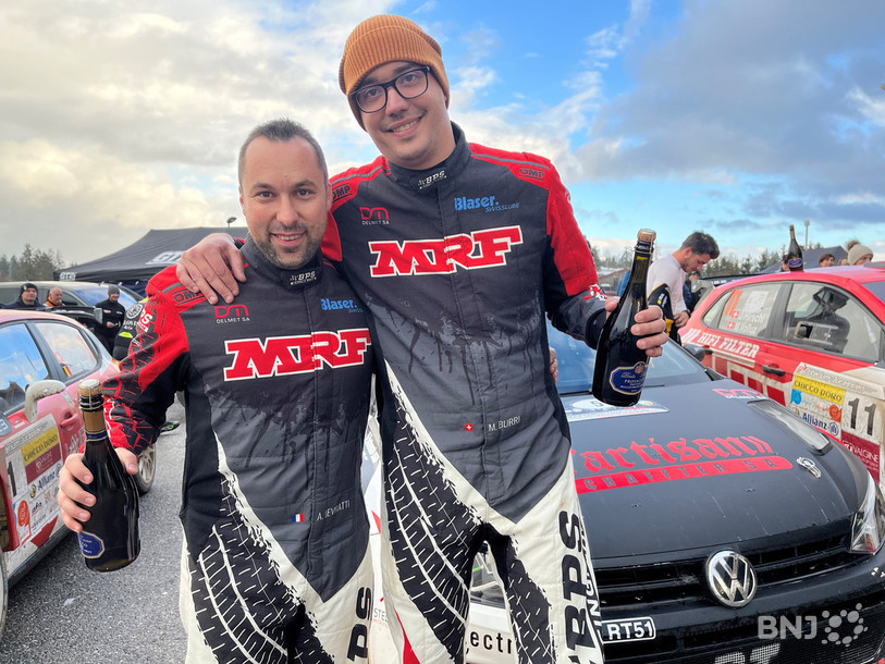 Michaël Burri (à droite) et son navigateur Anderson Levratti fêtent un 2e succès sur les routes du Critérium jurassien.