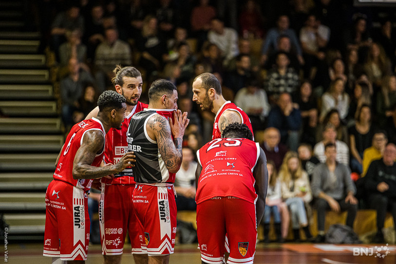 Les joueurs du BC Boncourt devront serrer les rangs et sortir le grand jeu samedi à Genève s’ils ne veulent pas sortir par la petite porte. (photo : Jonathan Vallat)