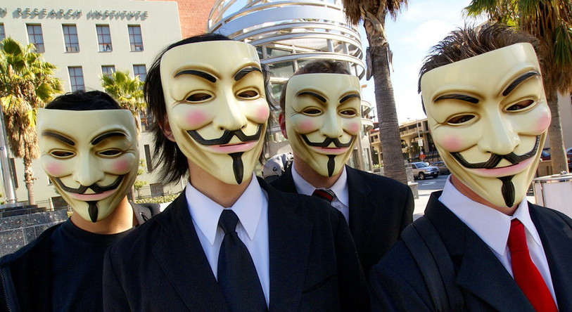 Des personnes avec le masque anonymous