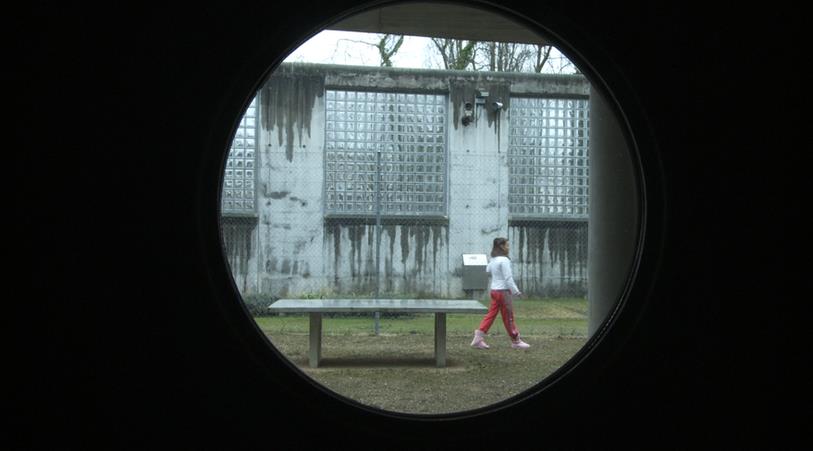 Vue d'une cour de prison