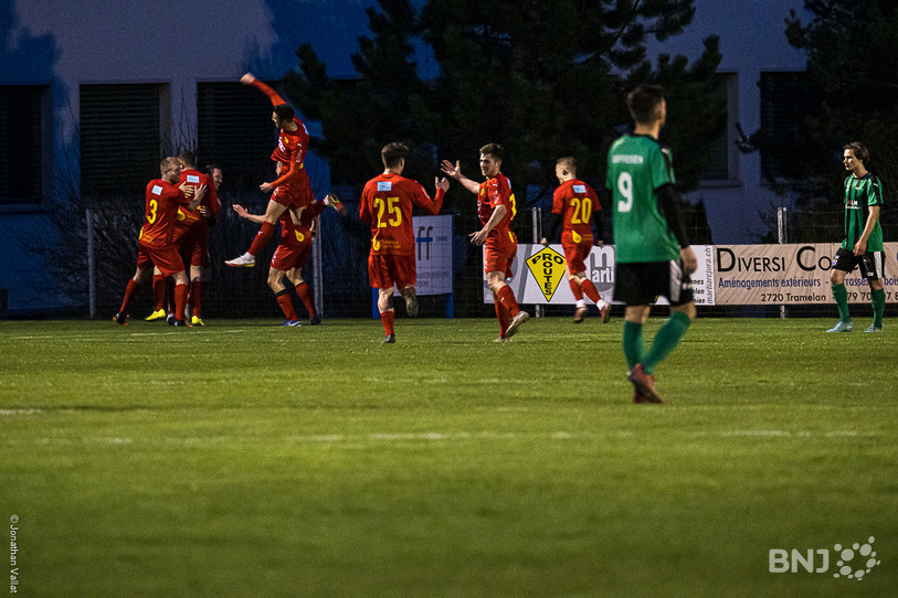 La joie du FC Tavannes/Tramelan après le but de Steven Habegger (photo : Jonathan Vallat).