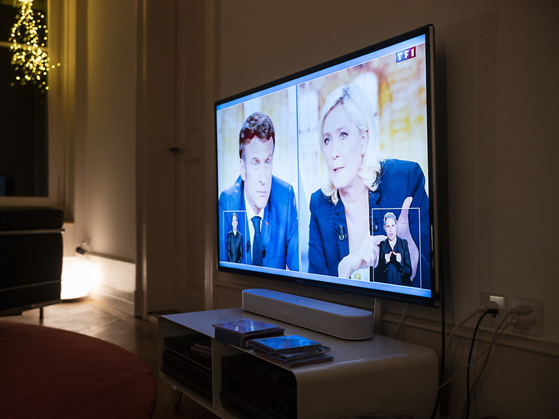 Lors de leur face à face mercredi soir, les deux candidats à la présidentielle ont âprement échangé sur la Russie, l'économie, le prix de l'énergie, l'Europe ou encore le climat. (Photo : KEYSTONE / EPA / Alessandro Della Valle).