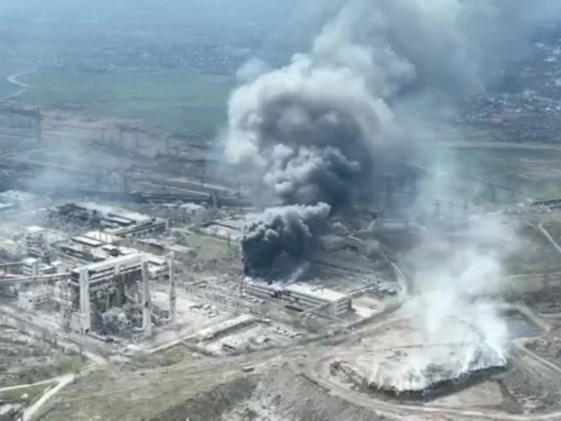 Selon le président ukrainien Volodymyr Zelensky, en plus de quelque 2'000 militaires ukrainiens, un millier de civils et des centaines de blessés se trouveraient sur le site industriel Azovstal à Marioupol. (Photo : KEYSTONE / EPA / Mariupol City Council Handout).