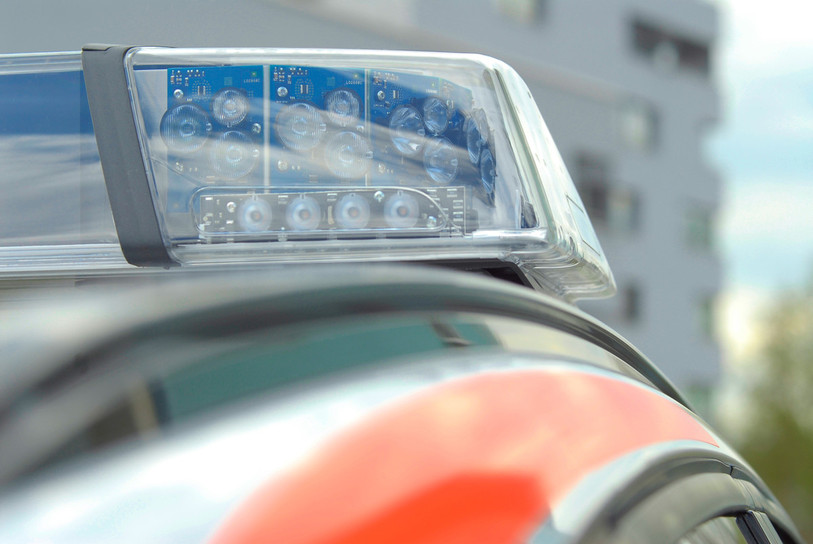 La police cantonale bernoise a dû intervenir lundi après-midi sur l'A16 à l'entrée de Bienne depuis le Jura bernois. (Photo : Police cantonale bernoise)
