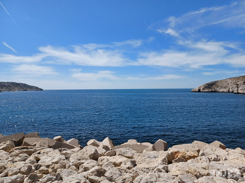 La mer Méditerranée est une destination prisée pour prolonger l'été.