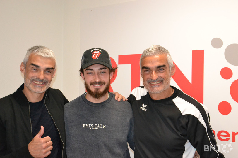 Javier, Evan et José Saiz (de gauche à droite) jouent tous au FC St-Blaise