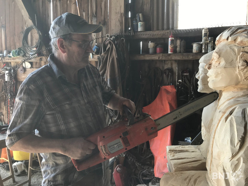 Jean-Pierre Froidevaux a appris seul la sculpture sur bois.