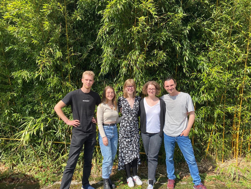 De gauche à droite : Tom Marti, Camille Rohrbach, Stéphanie Panier, Hélène Hostettler et Lucas Heusler ont créé « Plantes&vous » dans le cadre de leurs études. (Photo : Plantes&vous).