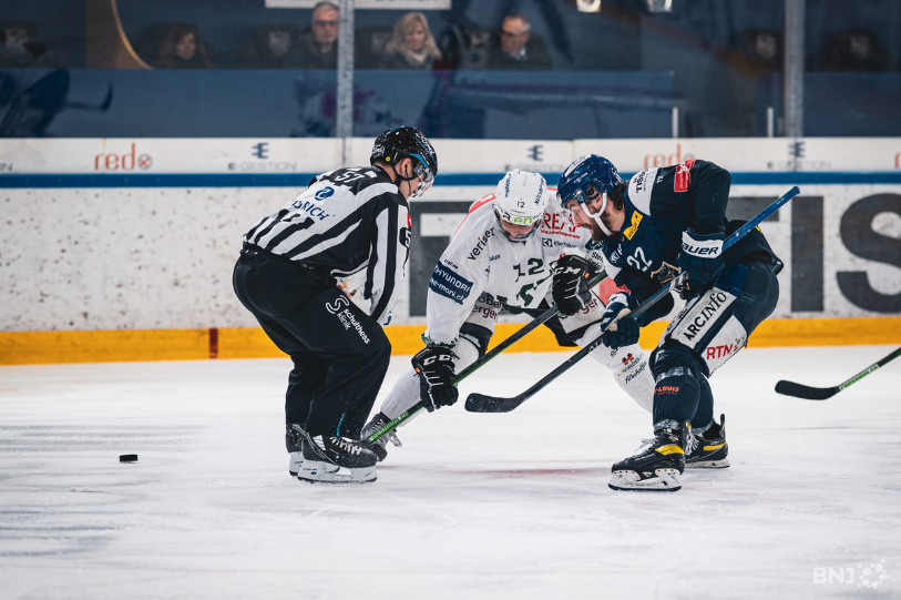 Leonardo Fuhrer sous le maillot d'Olten lors d'un duel contre le HCC (Photo : archives)