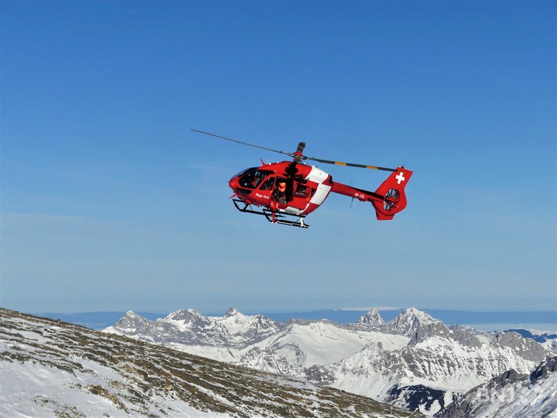 Hélicoptère REGA H145 aux Diablerets