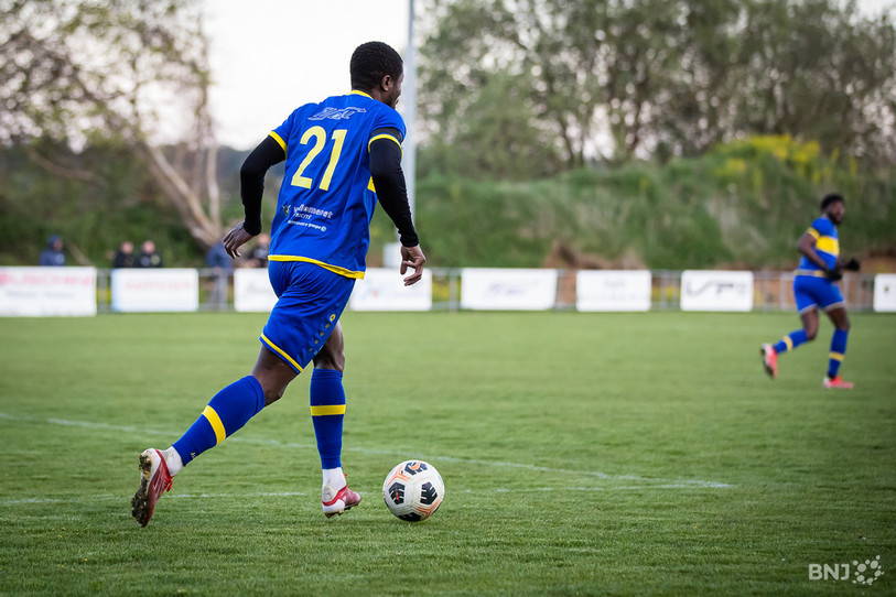 Senah Yaovi Mango et le FC Coffrane peuvent toujours terminer la saison à la première place (photo : Loïc Valverde).