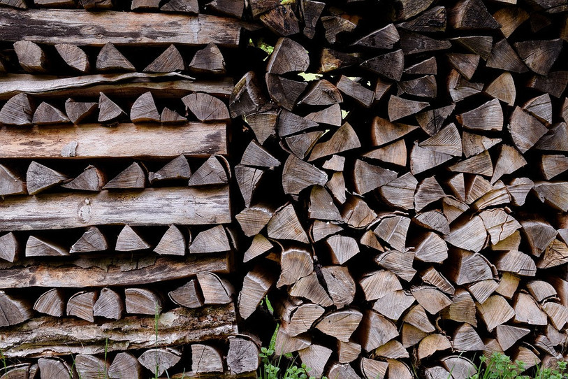 Les gaubes peuvent prendre la forme de bois de feu. Photo libre de droit.