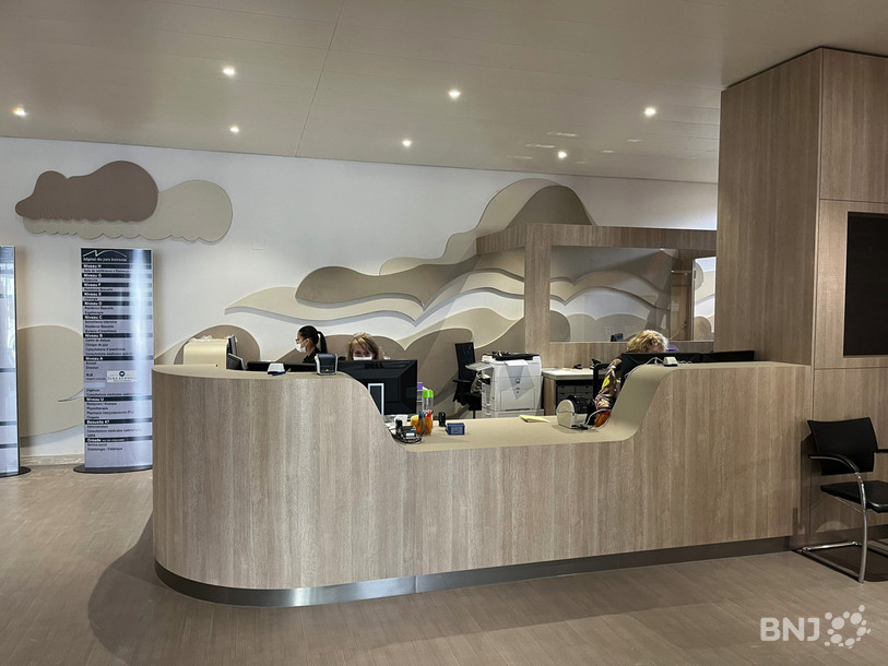 L'accueil a beaucoup changé pour faciliter la prise en charge des patients tout en restant dans un cadre moderne.